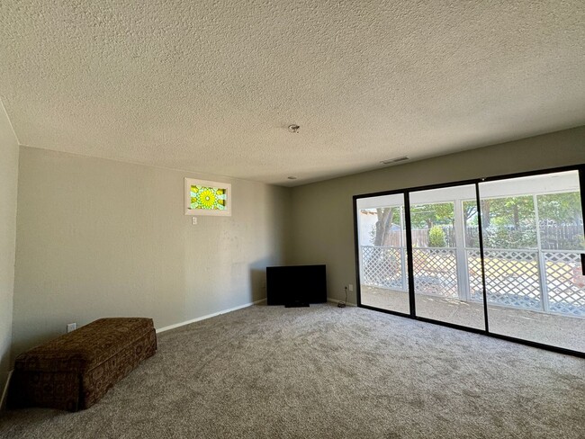 Building Photo - Charming Home Available in Tahoe Park!