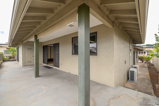 Building Photo - Newly Renovated 3 BD/2 BA Home with 2 Car ...