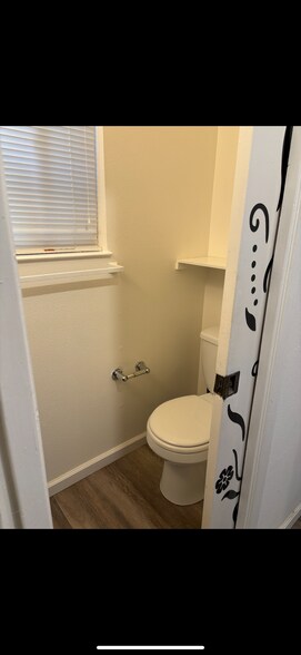 Half bathroom toilet - 303 Roundtree Ct