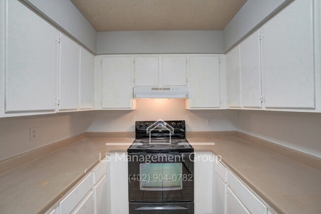 Building Photo - 7517 Oak Chase
