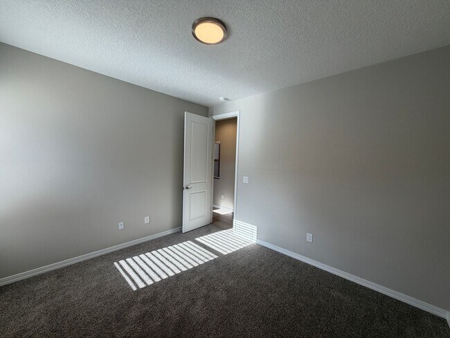 Building Photo - 3969 Kodiak Rd NE