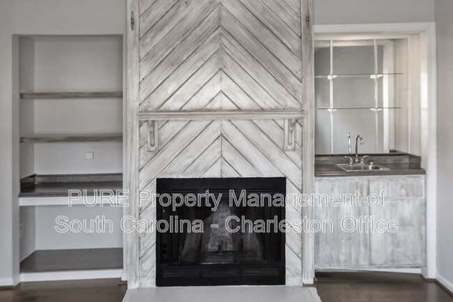 Building Photo - 8016 Thelen St