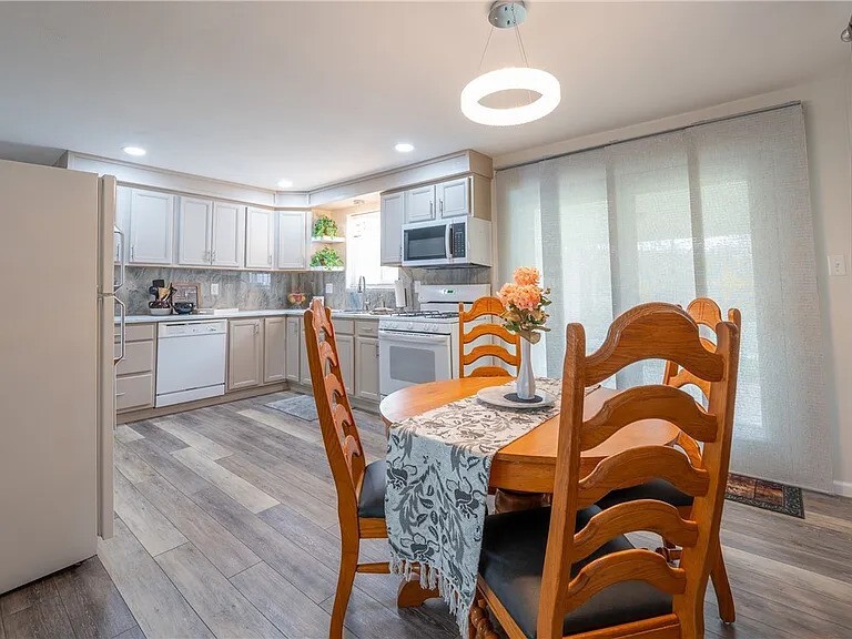 Building Photo - 4974 PA-982