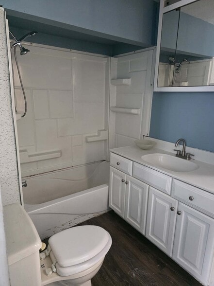 Building Photo - 1180 E Mueller Ave