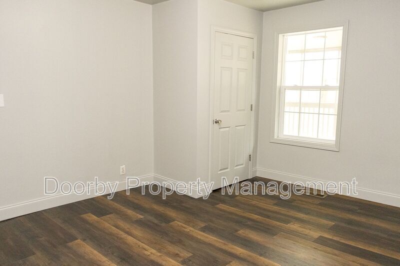 Building Photo - 512 Deck Dr