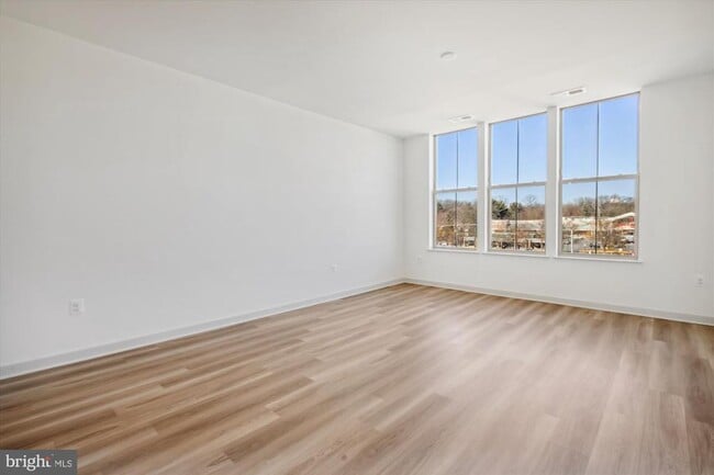 Building Photo - 10755 Fairgrounds Dr