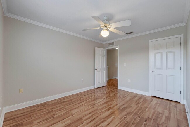 Building Photo - 747 Majestic Dr