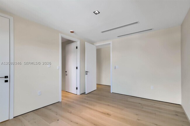 Building Photo - 135 SW 29th Rd