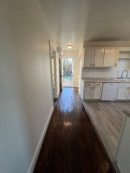 Building Photo - 268 E Green Springs Rd