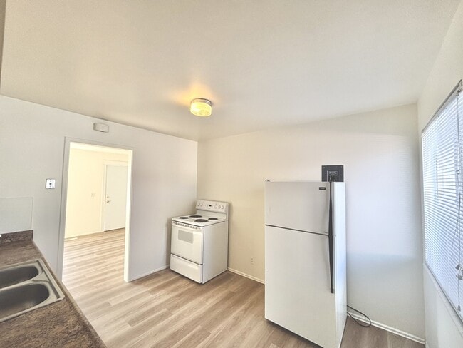 Building Photo - 1001 S 400 E