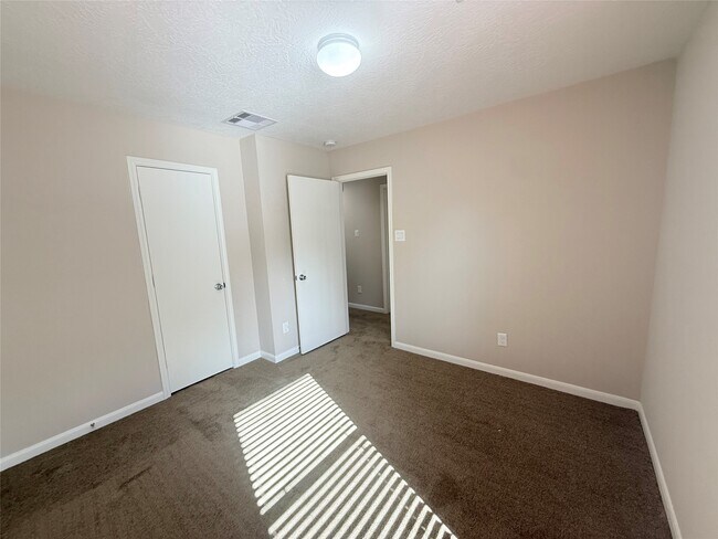 Building Photo - 29225 Legends Valley Dr