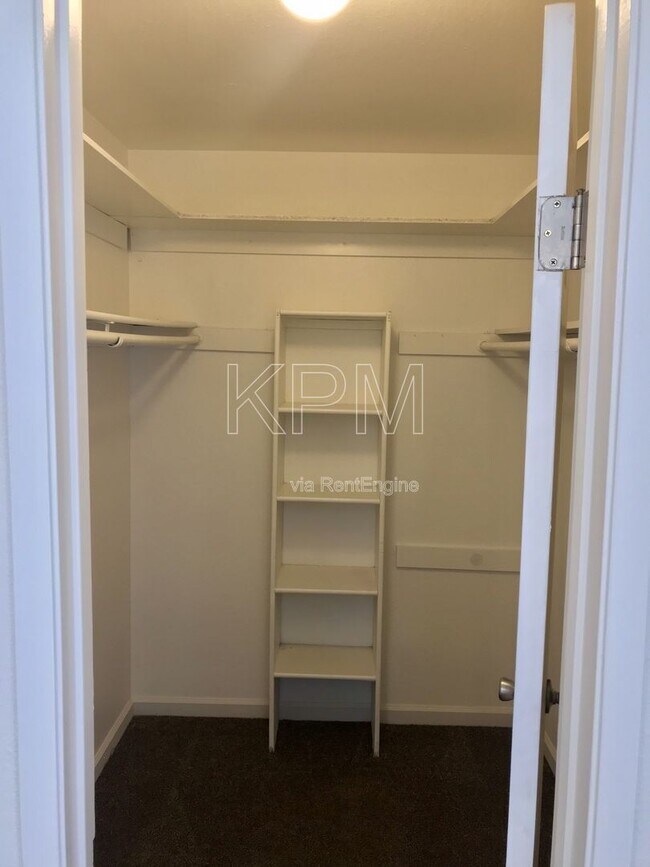 Building Photo - 7409 Village Green Dr