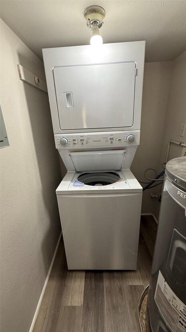 Building Photo - 1311 1/2 21st St