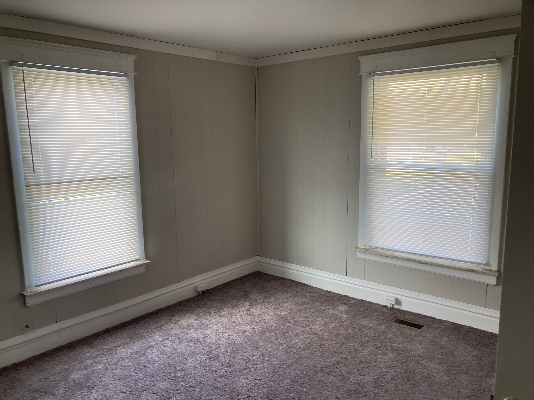 Building Photo - 4023 Fairlawn Ave