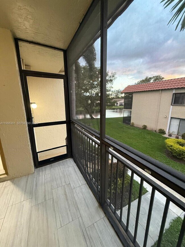 Building Photo - 436 Lakeview Dr