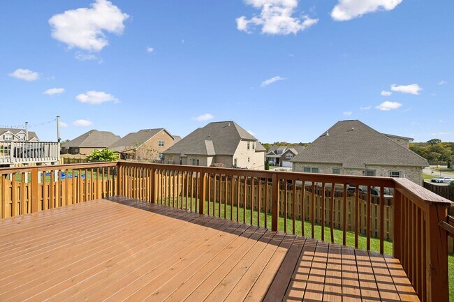 Building Photo - Welcome home to this beautifully maintaine...