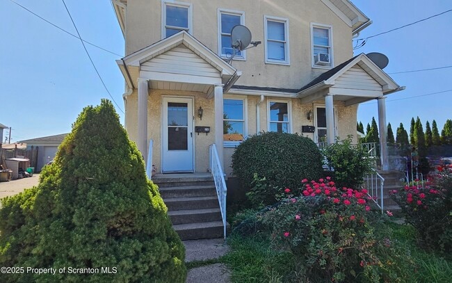 Primary Photo - 210 Pine St