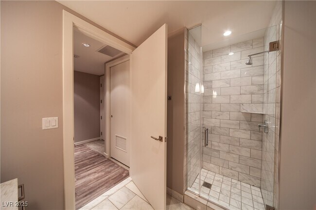 Building Photo - 4471 Dean Martin Dr