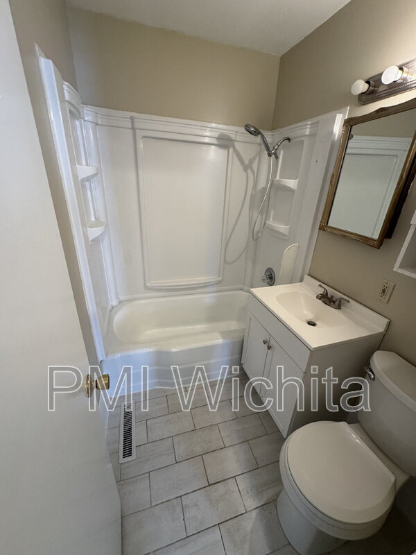 Building Photo - 3439 S Walnut St