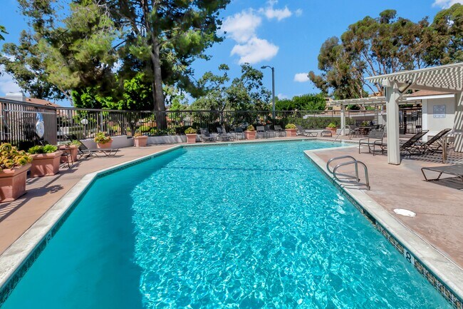 Building Photo - 22192 Rim Pointe