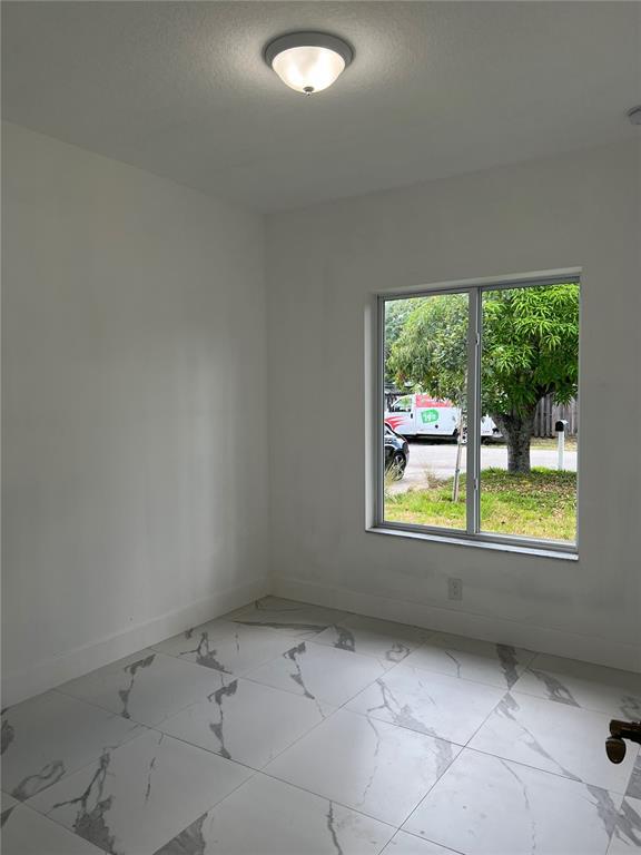 Building Photo - 2531 NW 16th Ct