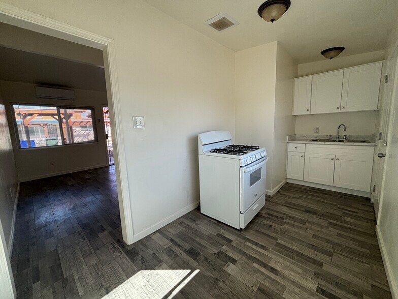 Building Photo - 475 W Ramona Dr