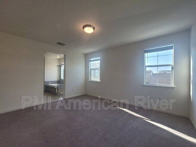 Building Photo - 6025 Dragon Hawk Pl