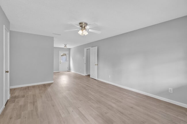 Building Photo - 3105 Scovel Ave