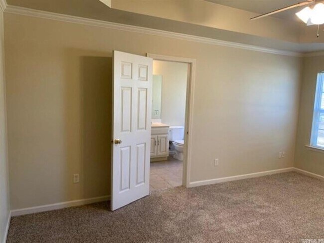 Building Photo - 27 Broadmoor Cir