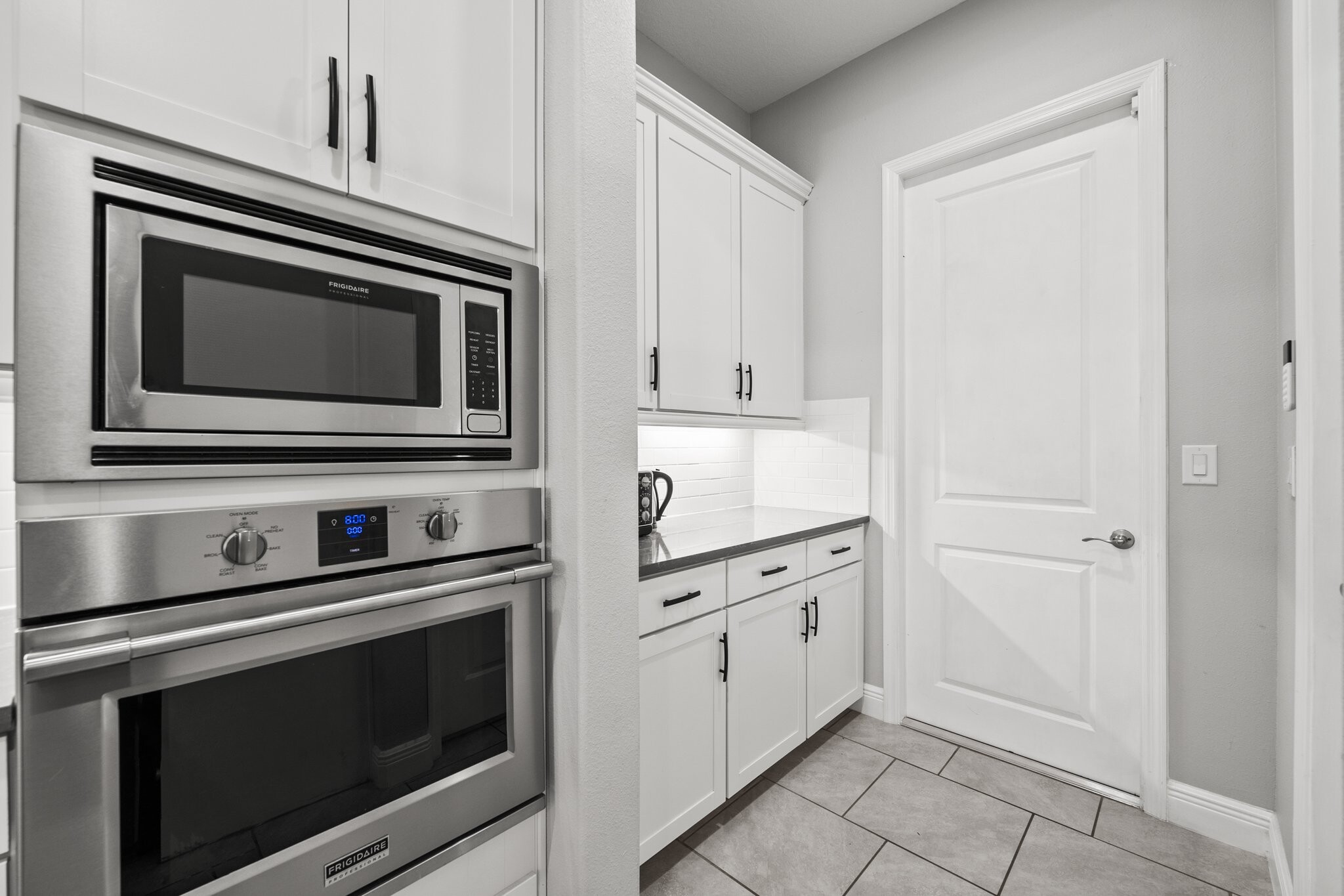 Building Photo - 7484 Ripetta St