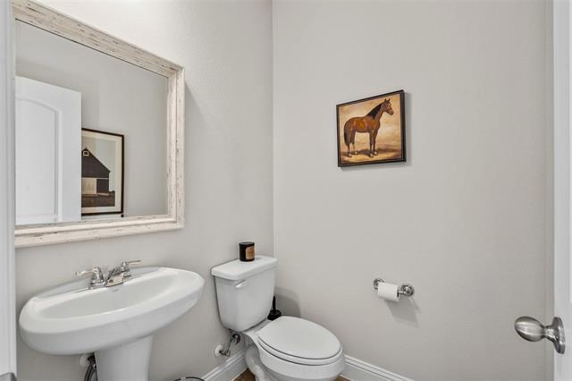 Building Photo - 1220 W Yarrow Ave