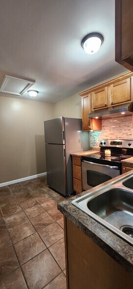 Building Photo - 391 Putnam Pike