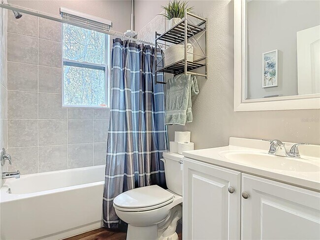 Building Photo - 1680 5th Ave