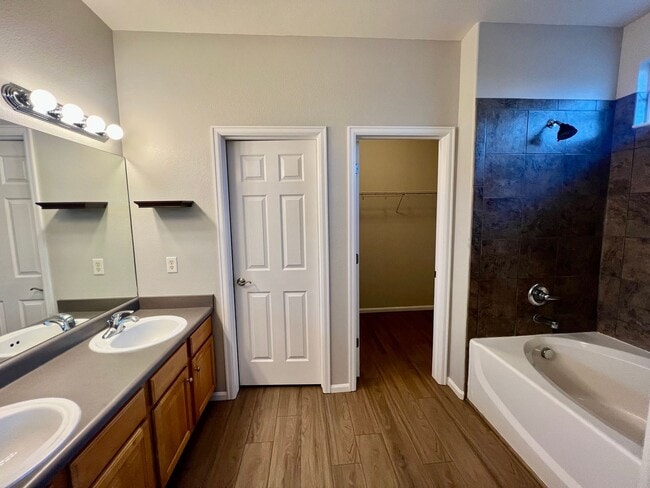 Building Photo - Fantastic 3 bedroom home available in Claremont Ranch!