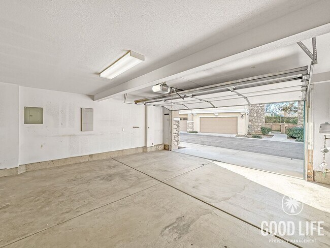 Building Photo - Elegant 3BR Residence in Exclusive Gated Community w/ AC & Garage!