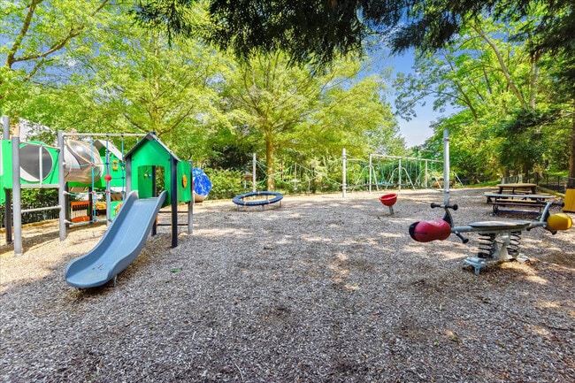 Building Photo - 3927 Georgetown Ct NW