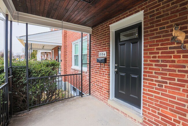 Building Photo - 3 BR 1-1/2 Baths MUST SEE- ACCEPTING HOSUING VOUCHERS!