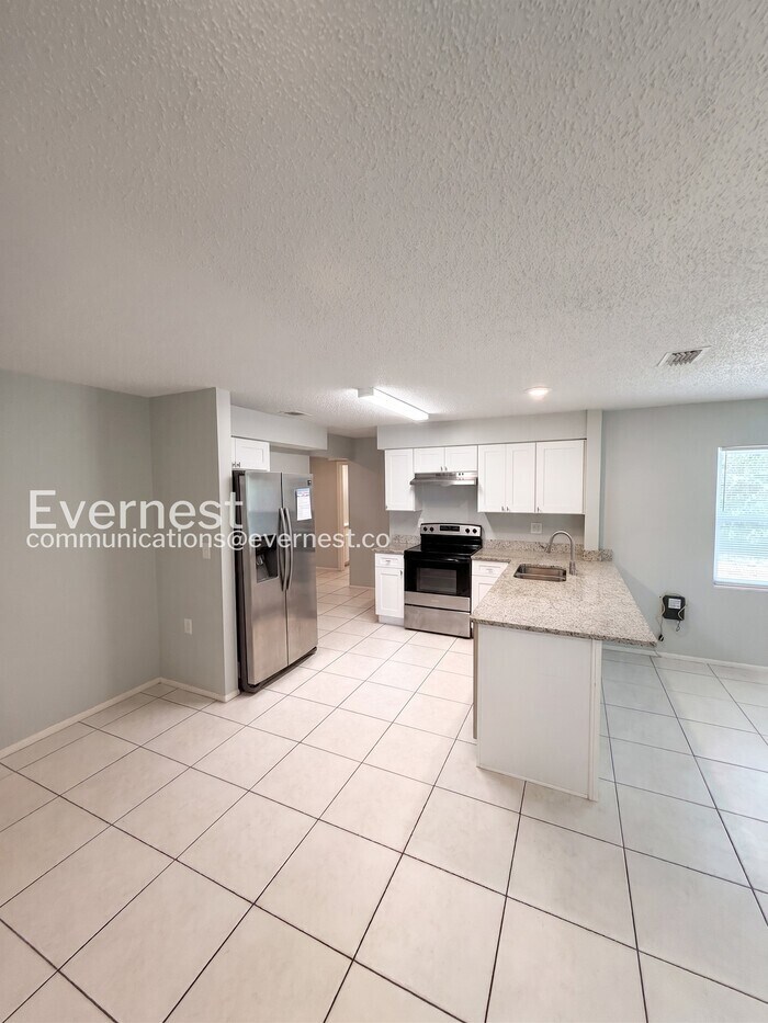 Building Photo - 10485 Lightwood St
