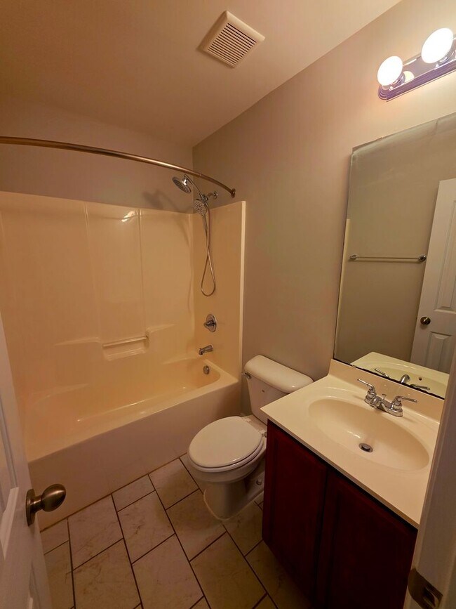 Building Photo - 3 BR, 2 BA home available in Hubert