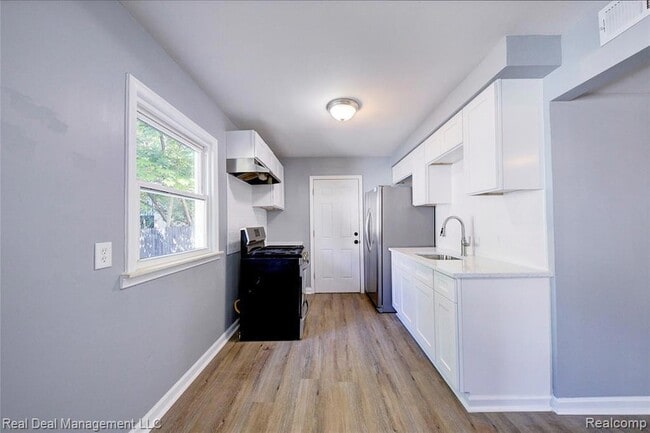 Building Photo - 110 W Tennyson Ave