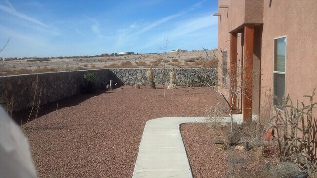 Building Photo - 2899 Longbow Dr