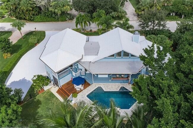 Building Photo - 4150 SE Whiticar Way