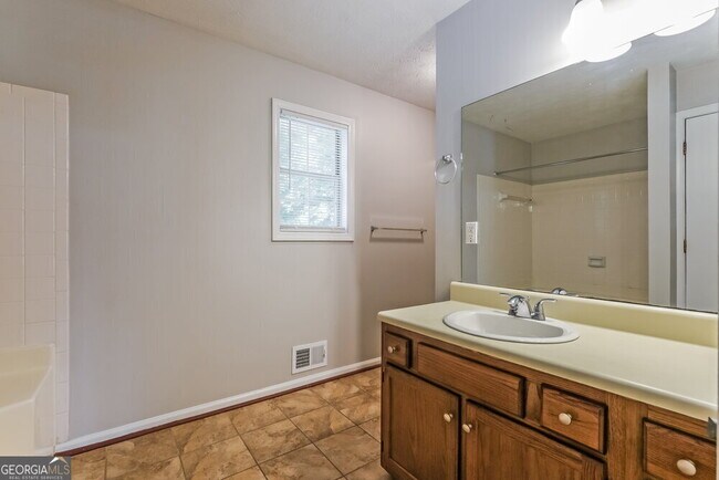 Building Photo - 3120 Revere Cir