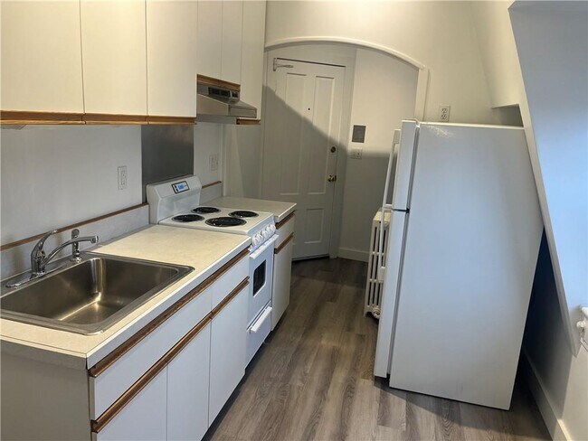 Building Photo - 14 Kay St