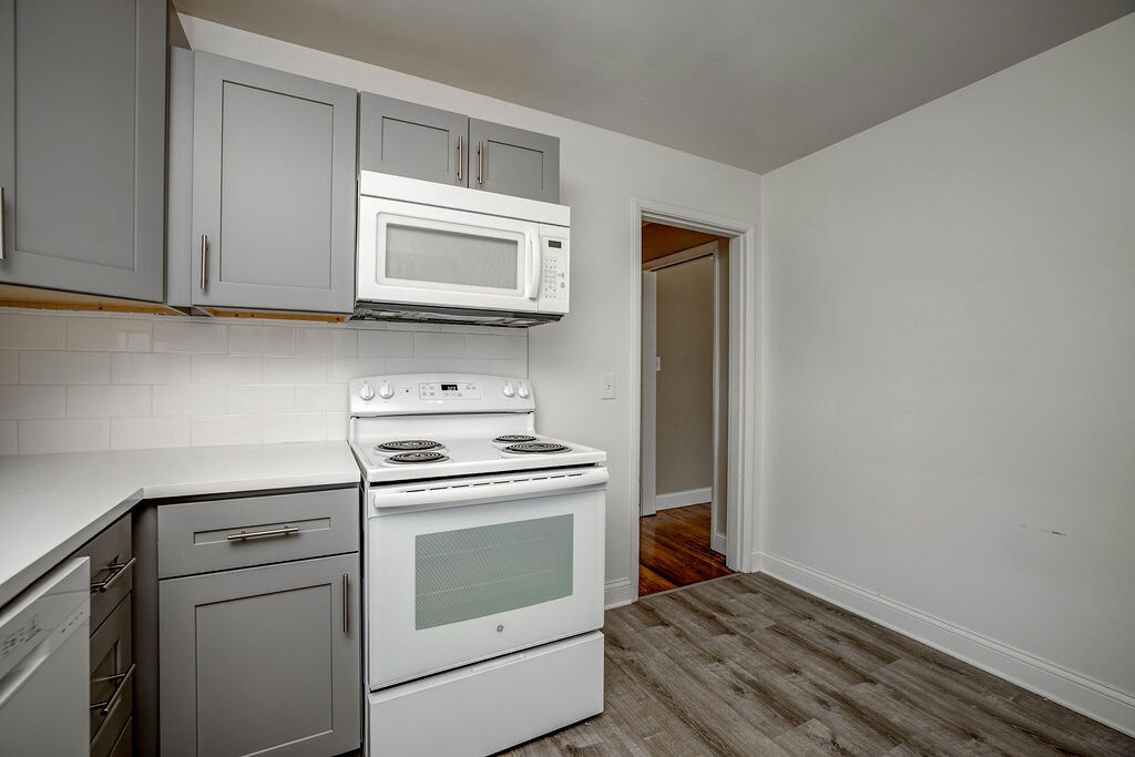 Building Photo - 4146 South Ave