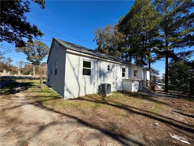 Building Photo - 889 W Main St