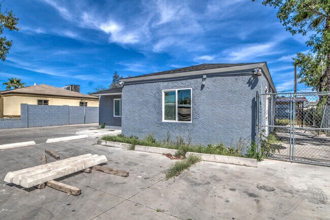 Building Photo - 4005 N 15th Ave