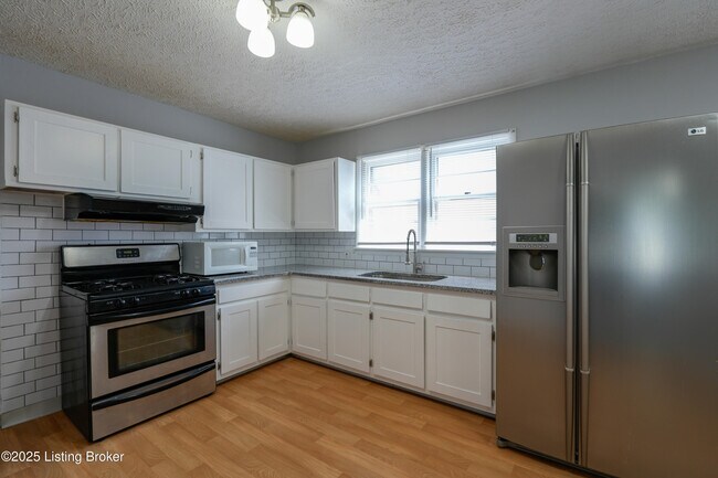 Building Photo - 808 Beecher St
