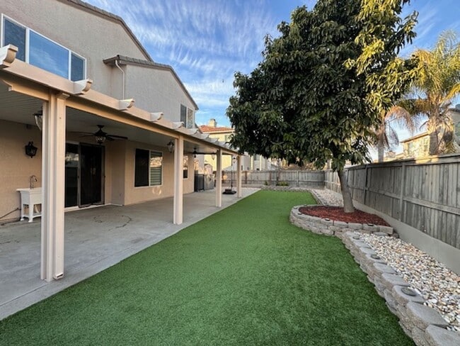 Building Photo - Beautiful 4 Bedroom Home in Elk Grove