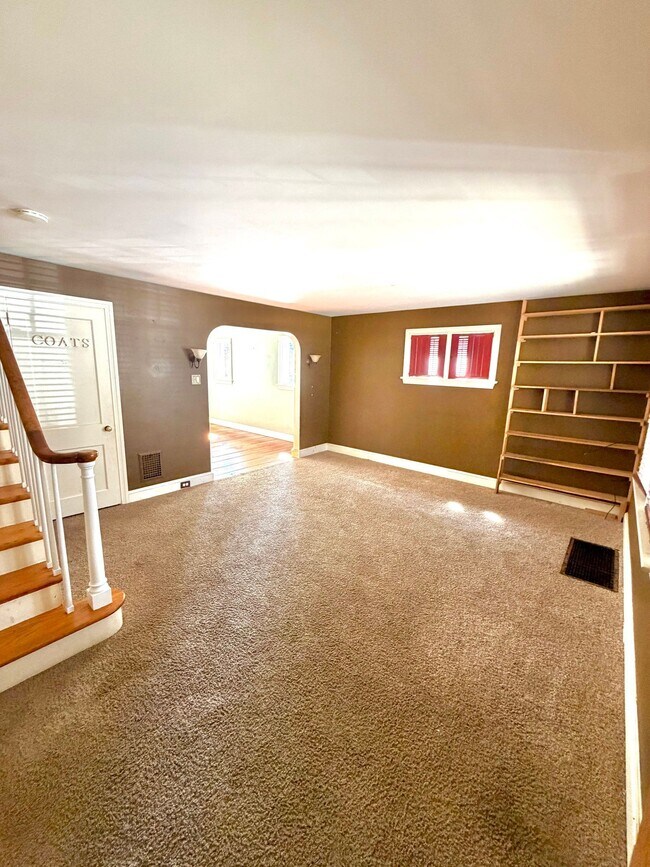 Building Photo - 738 E Madison St